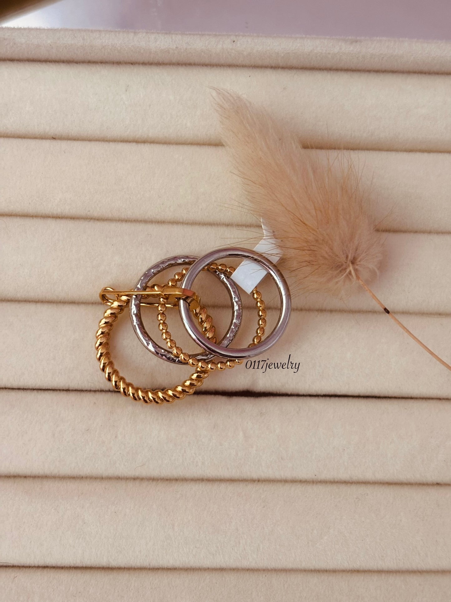Vanessa ring