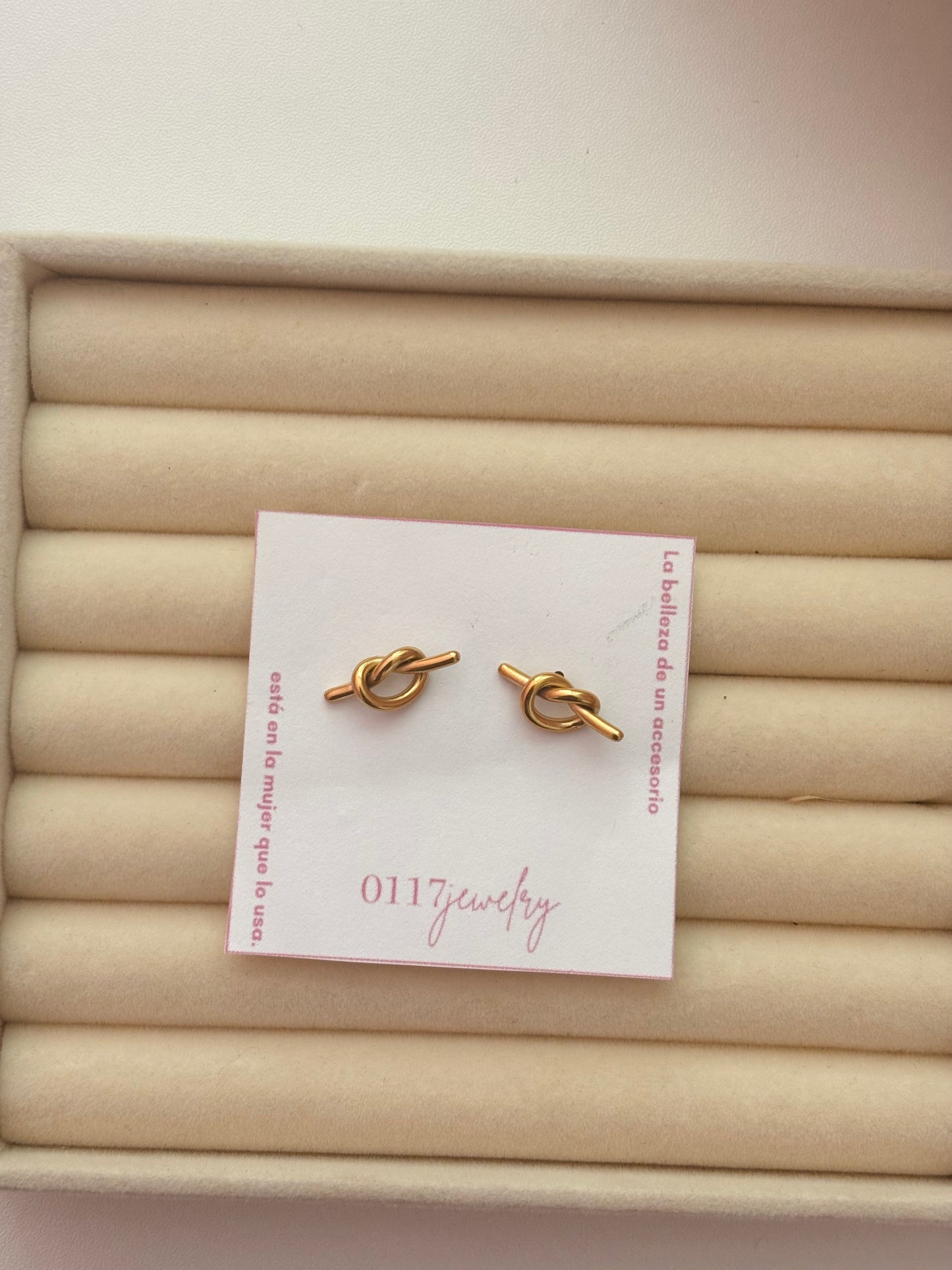 Knot earring