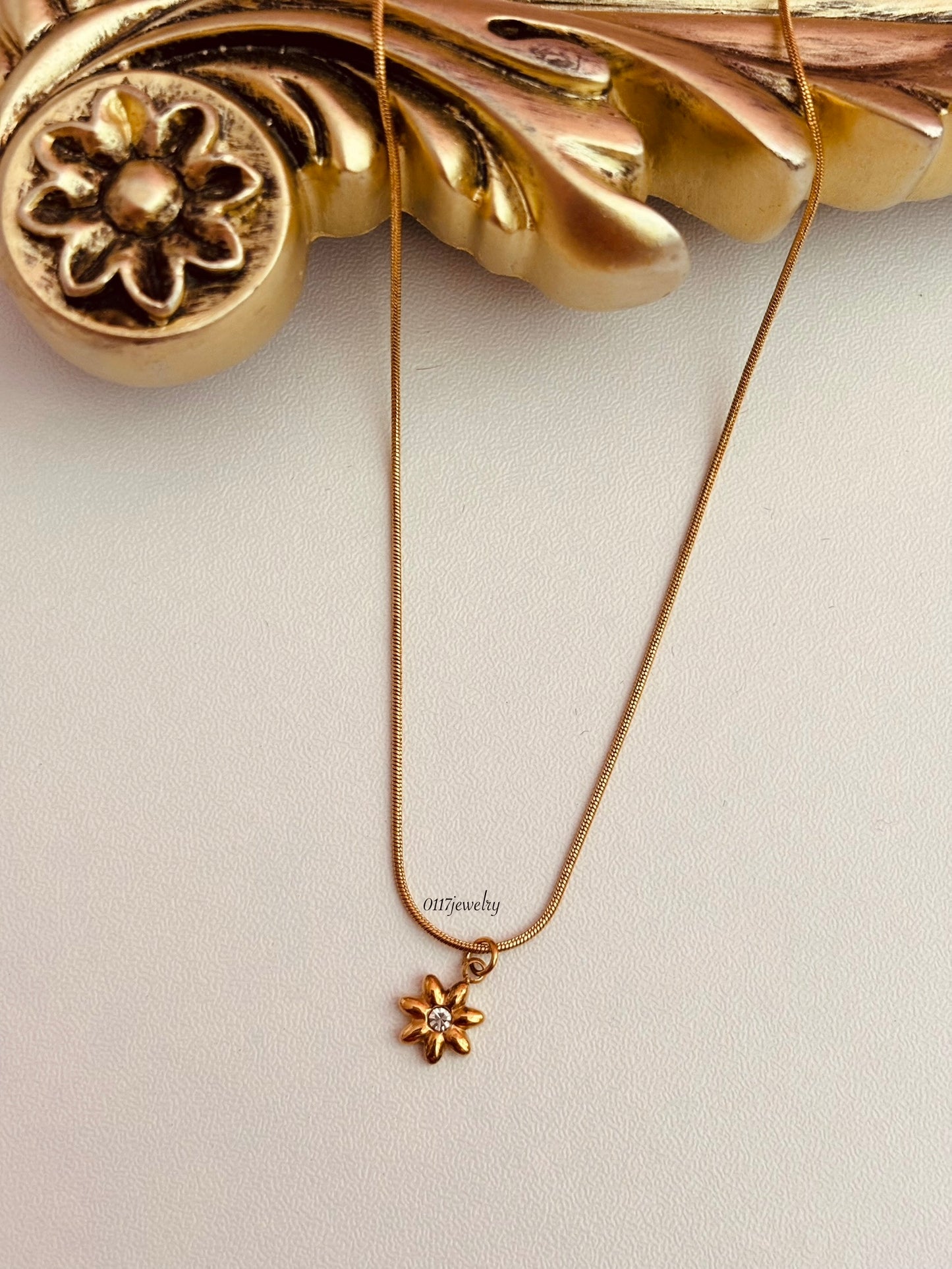 Tiny flower Necklace