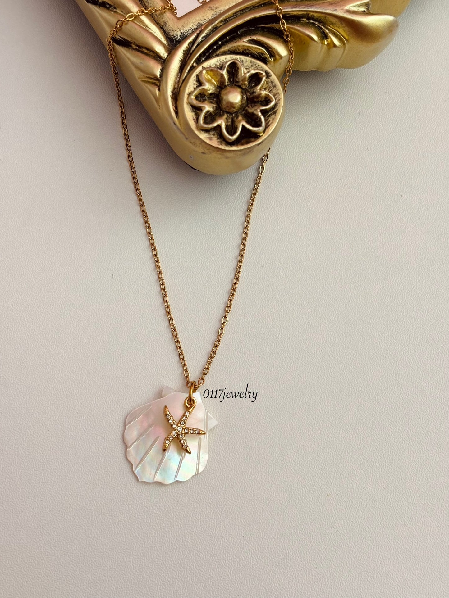 Arista Necklace