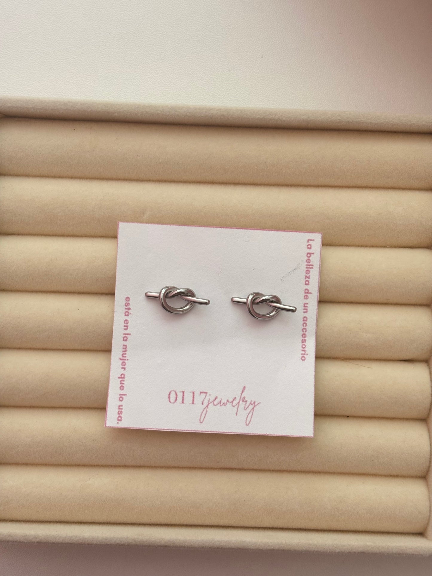 Knot Stud