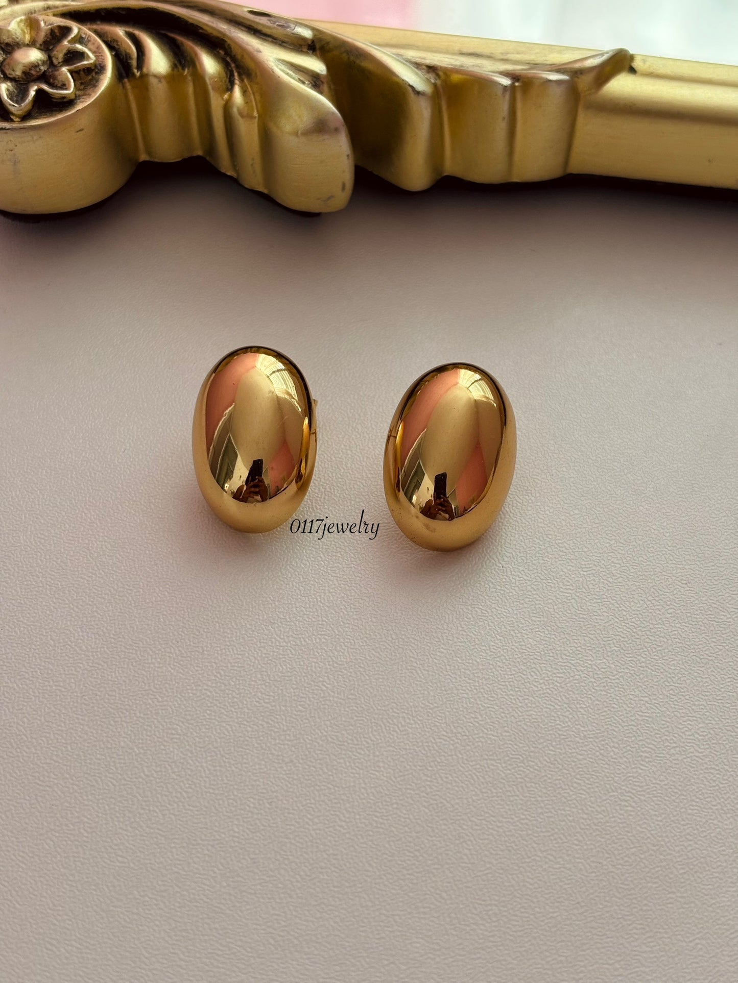 Isis earring