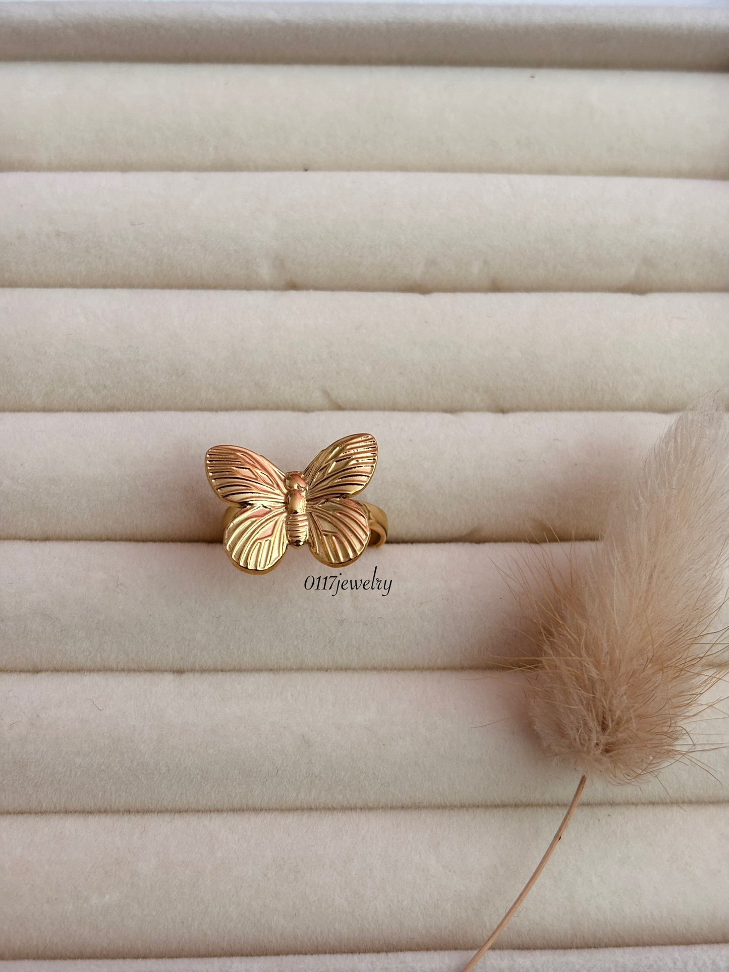 Butterfly ring