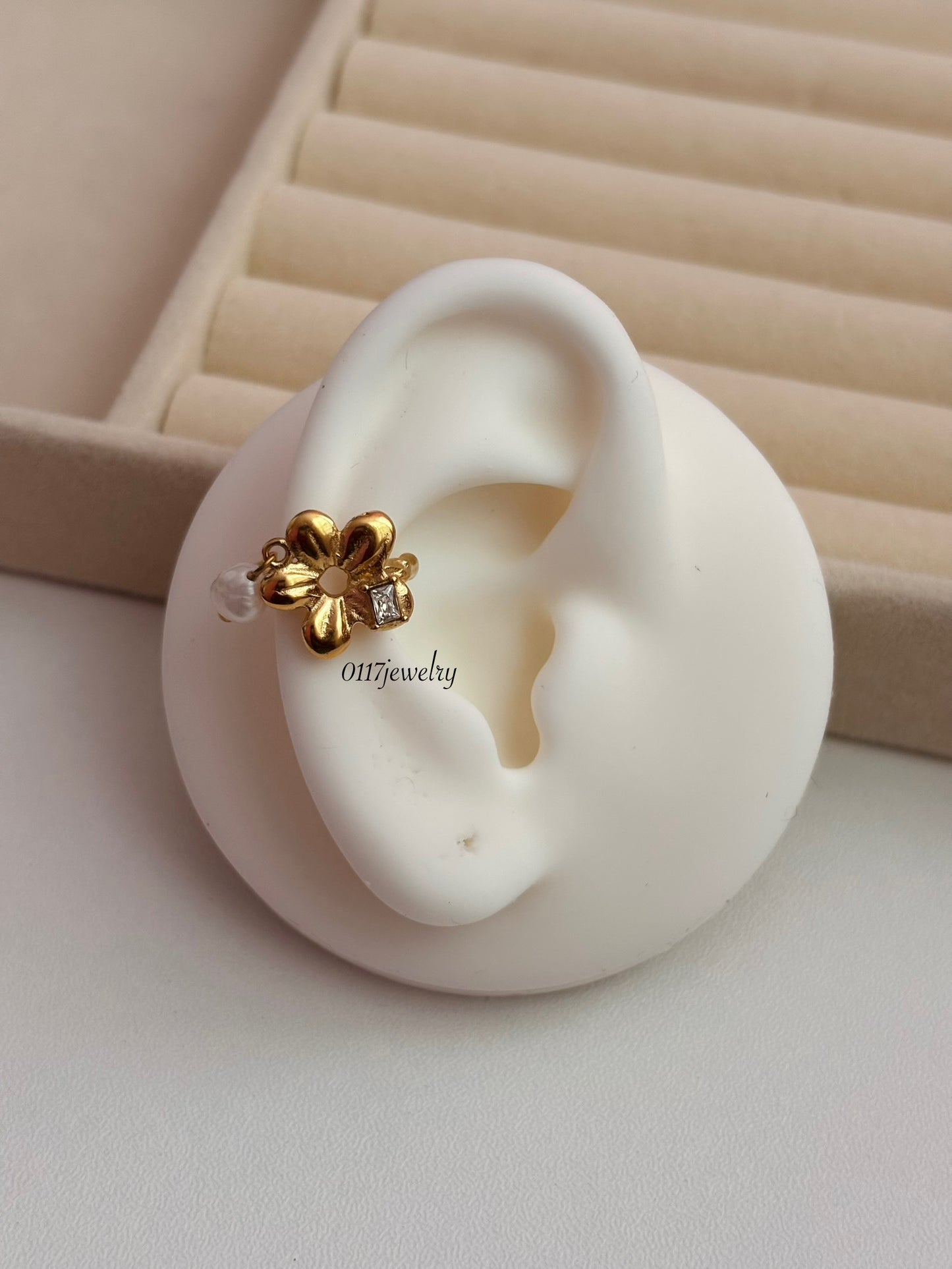 Flower ear cuff