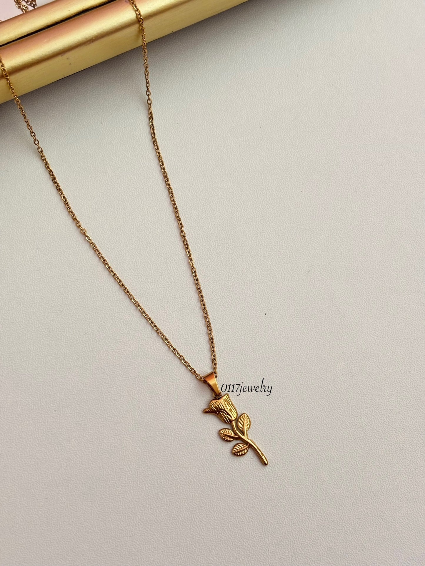 Rosa Necklace