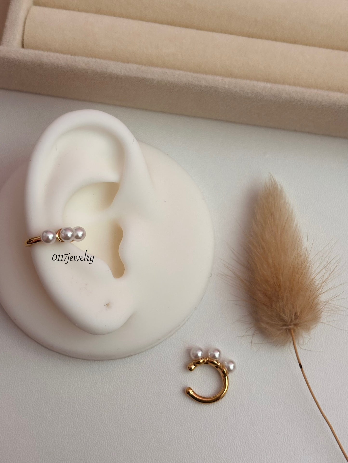 Pearl ear cuff