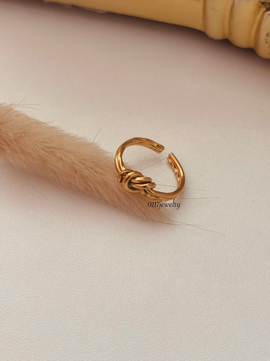 Golden Knot ring