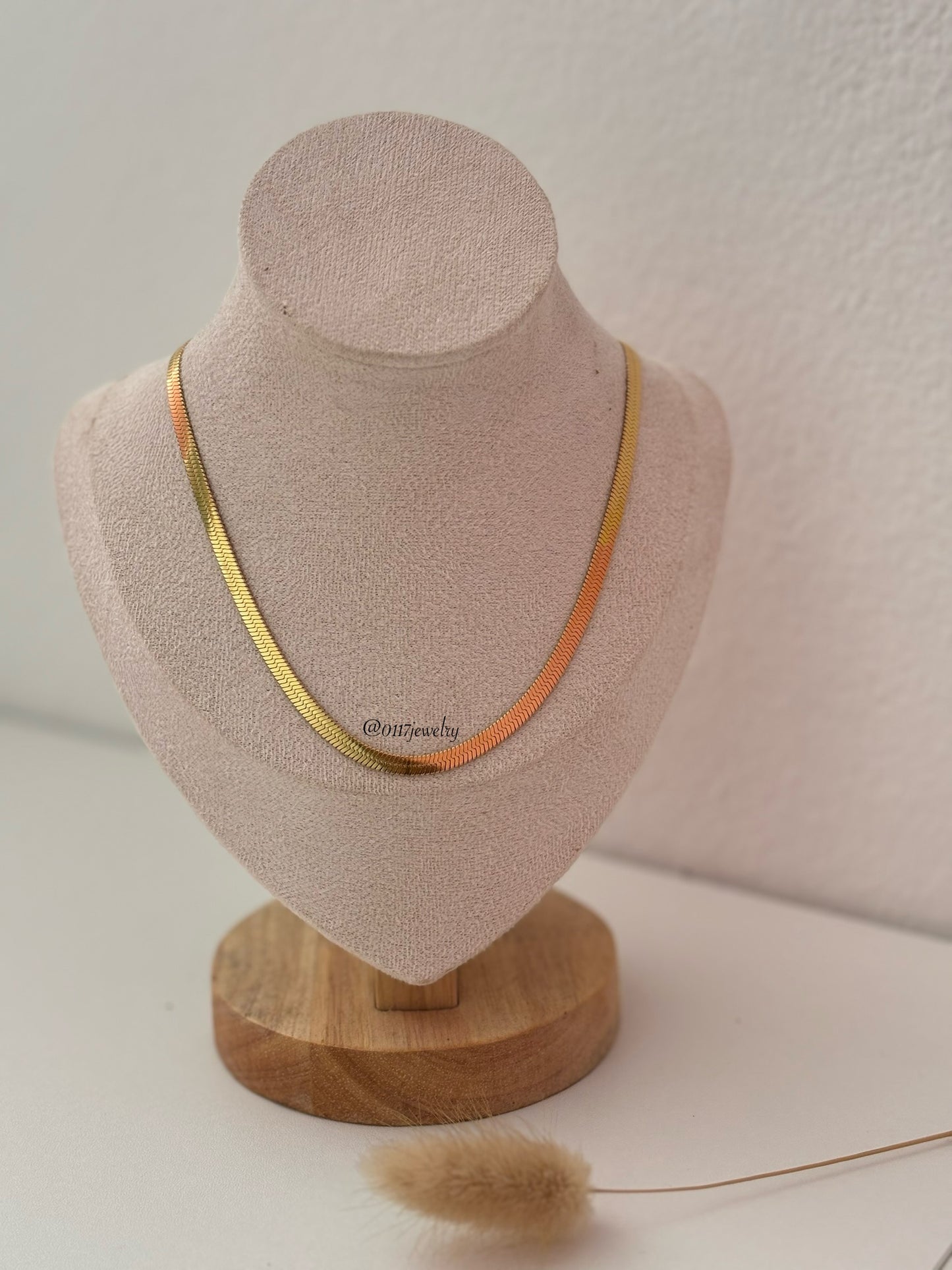 Noe Herringbone Necklace