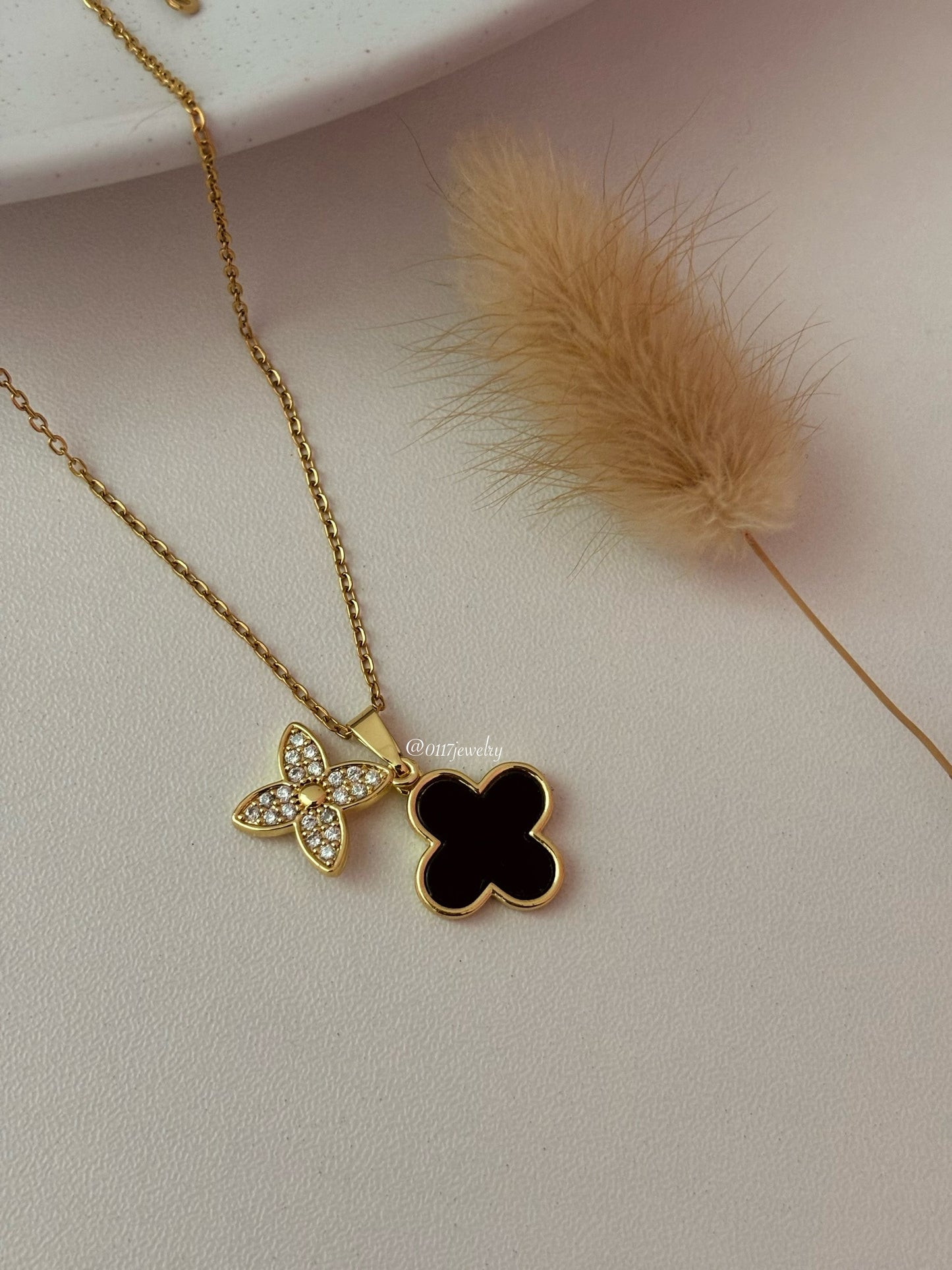 Clover black Necklace