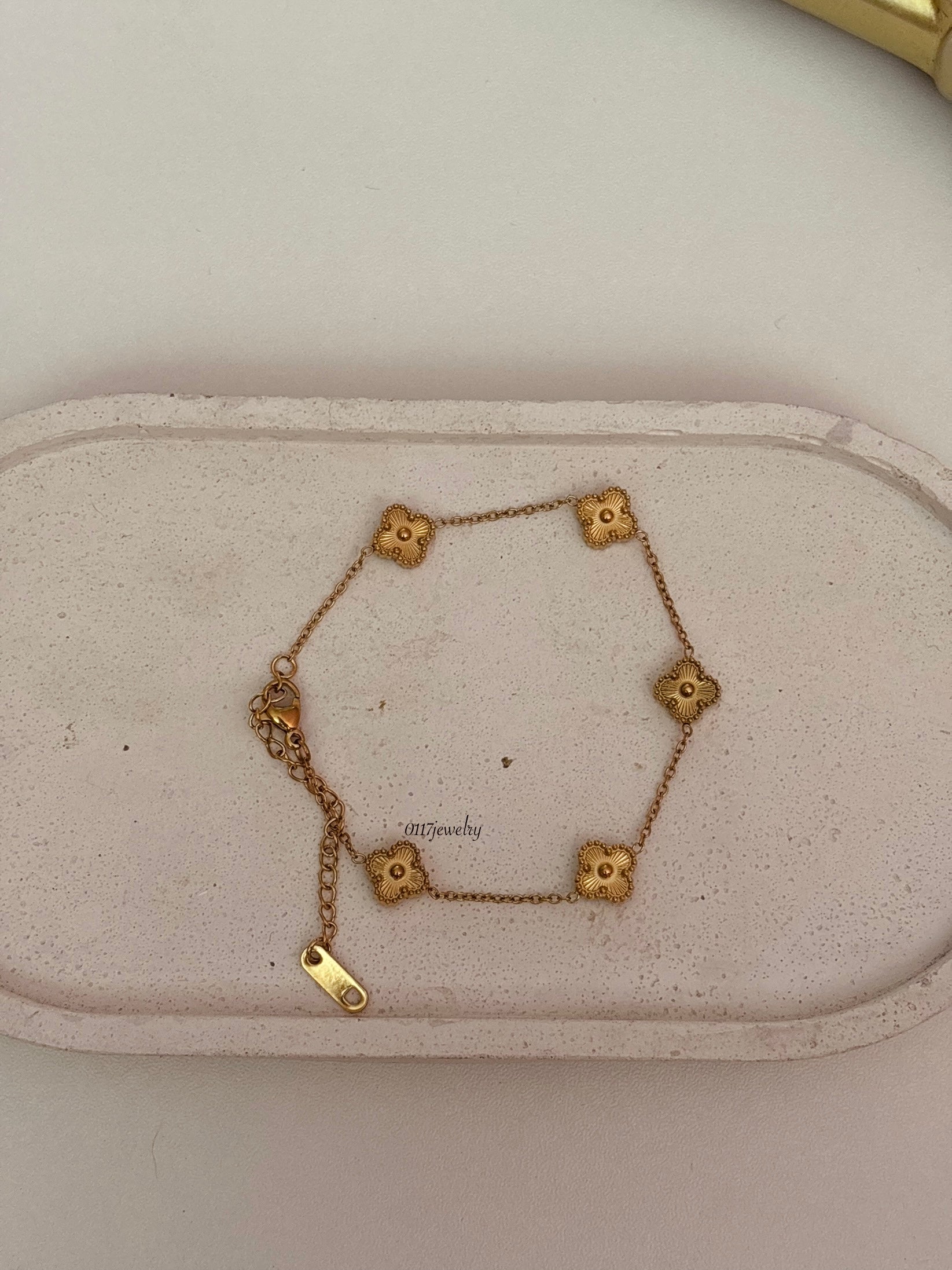 Tiny Clover Bracelet