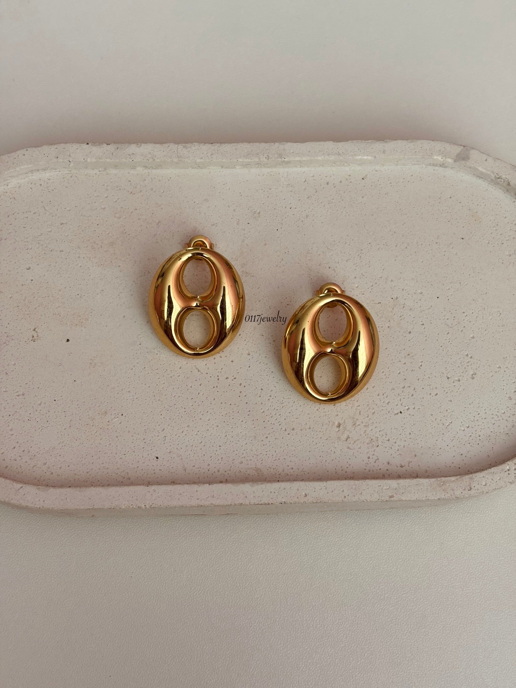 GG earrings