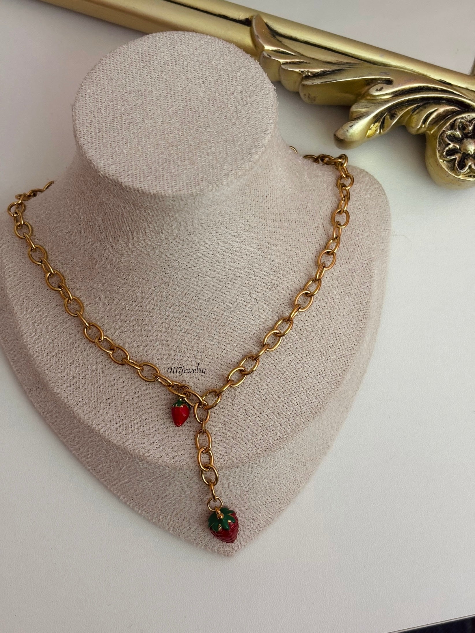 Strawberry lariat
