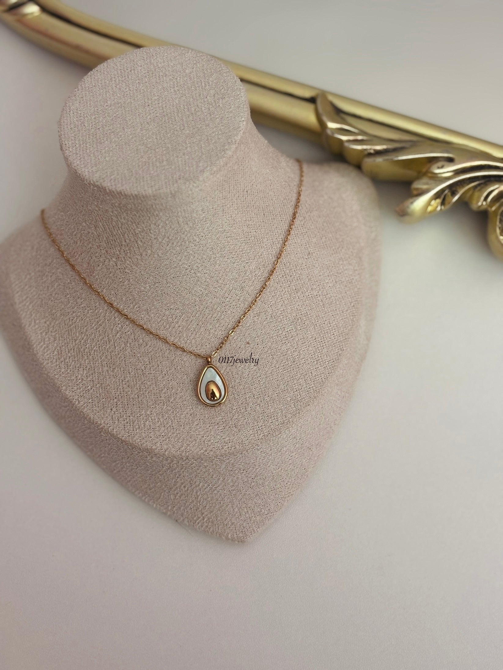 Aguacate Necklace