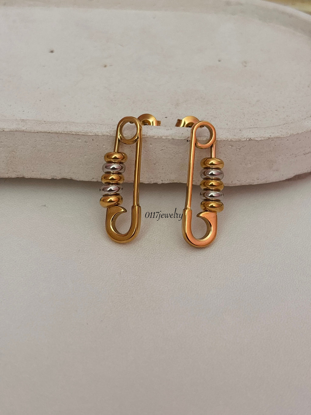 Nuala ring