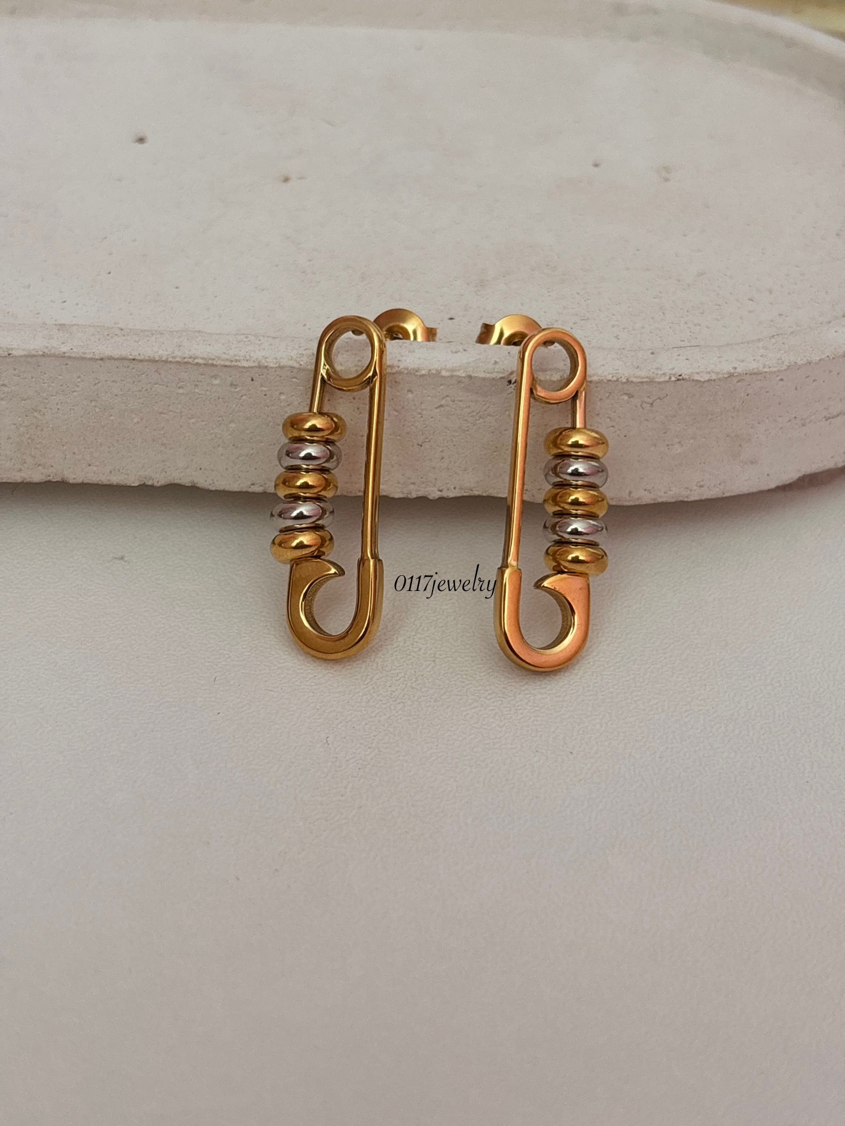 Nuala ring