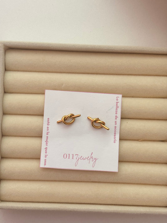 Knot earring