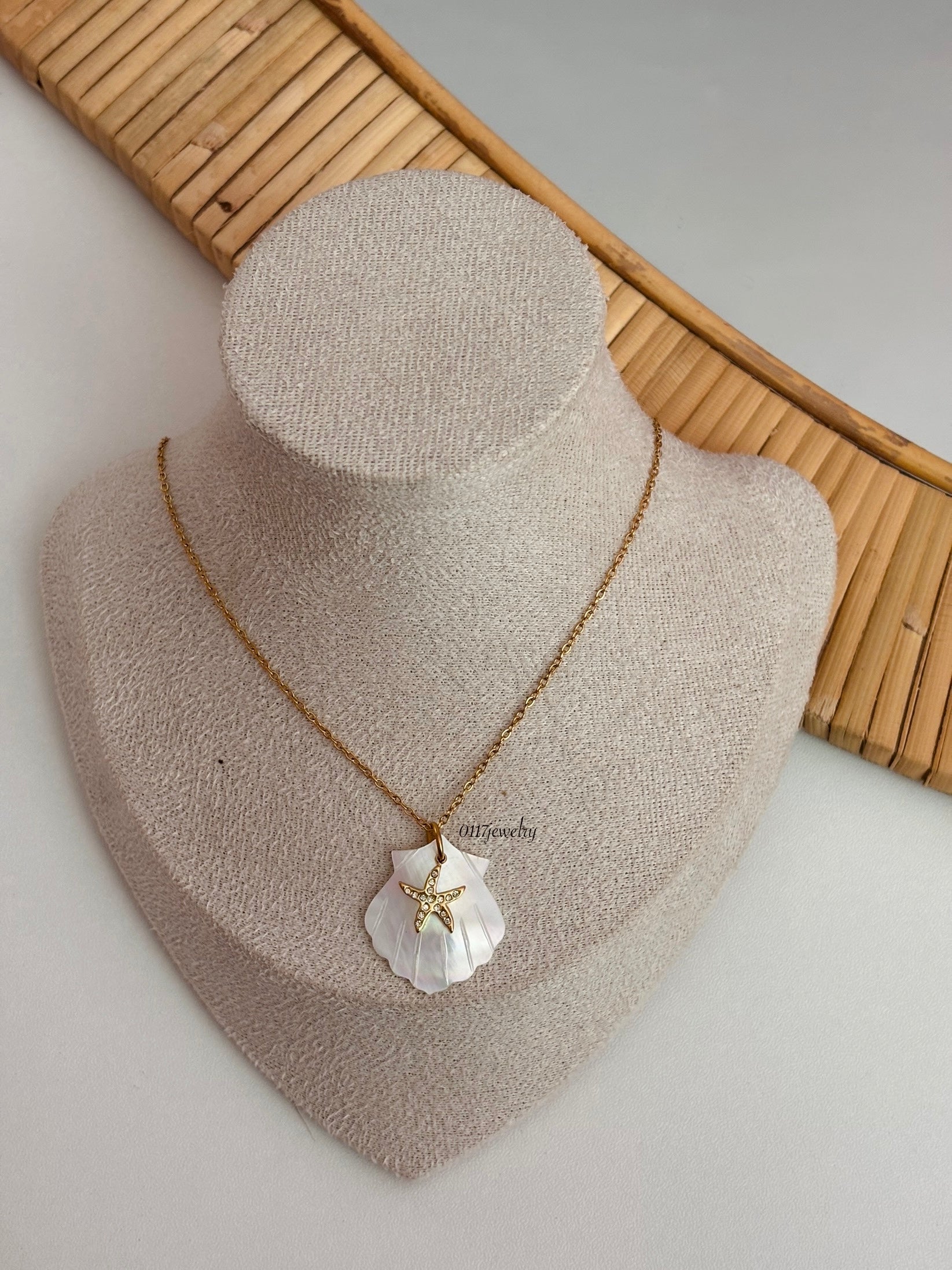 Arista Necklace