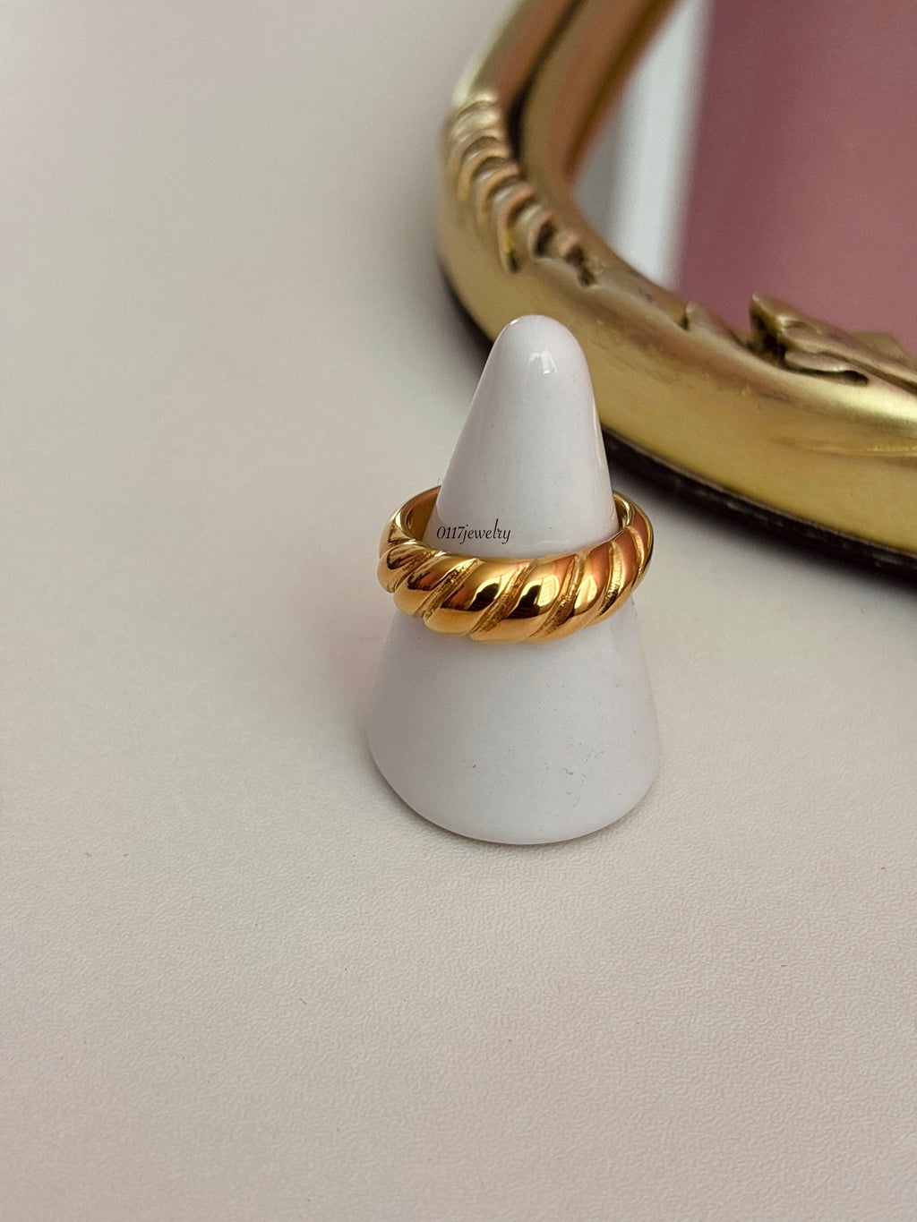 Alessia ring