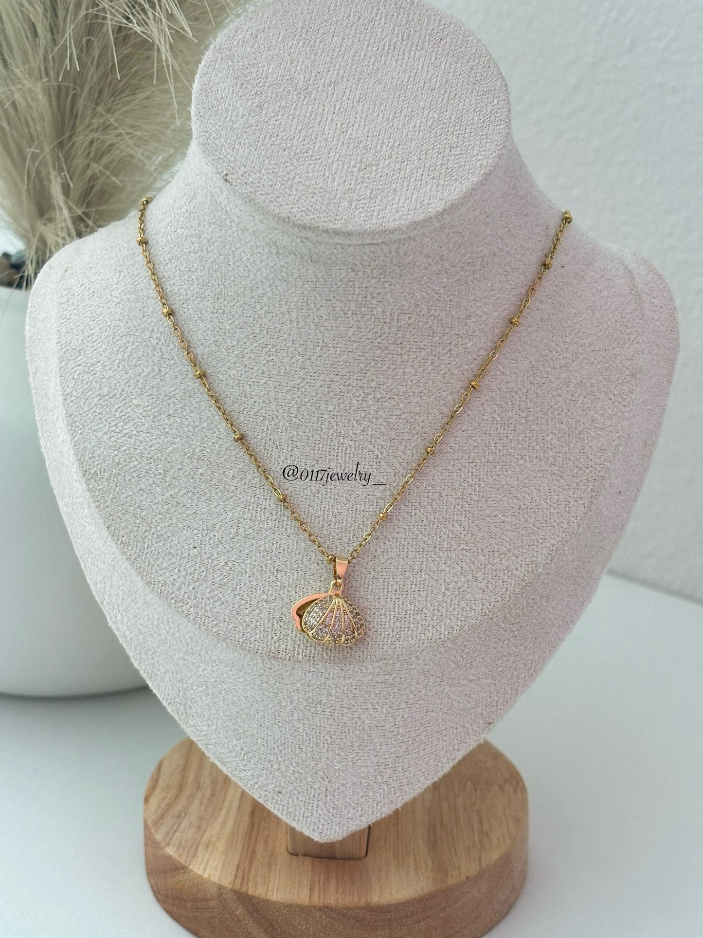 Concha Necklace