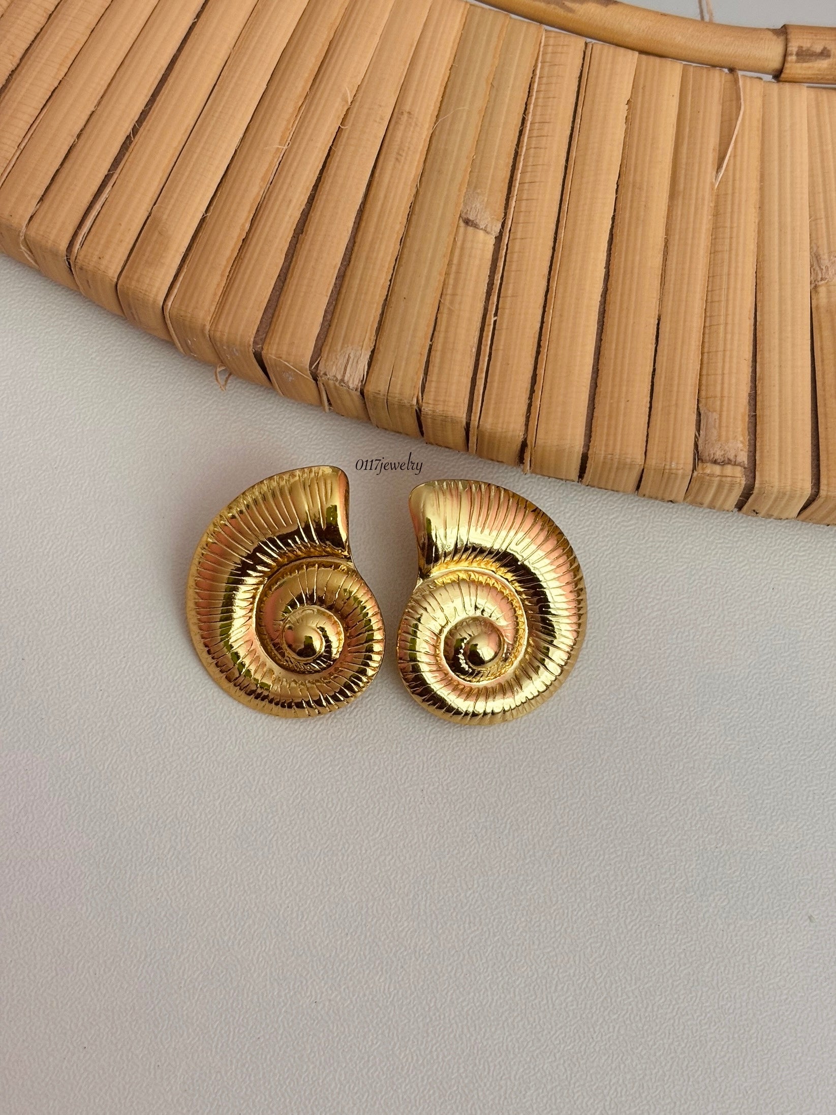 Caracol earring