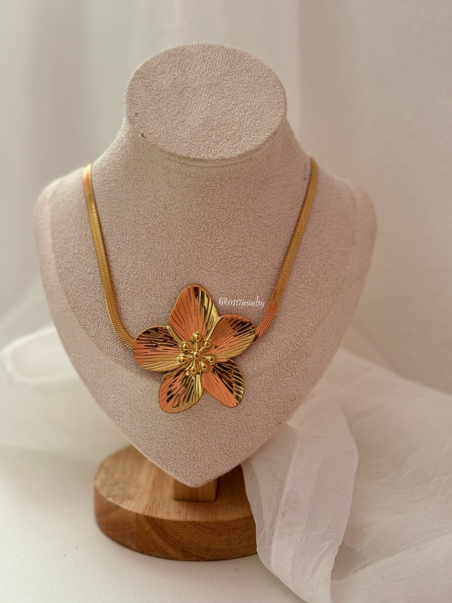 Flor de mayo Necklace